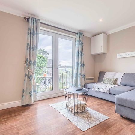 ווינדזור Modern Apartment Within Short Walk Of The Castle, High Street And Long Walk - Free Parking מראה חיצוני תמונה