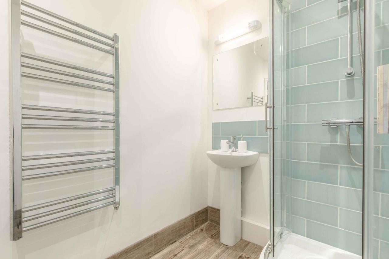 ווינדזור Modern Apartment Within Short Walk Of The Castle, High Street And Long Walk - Free Parking מראה חיצוני תמונה