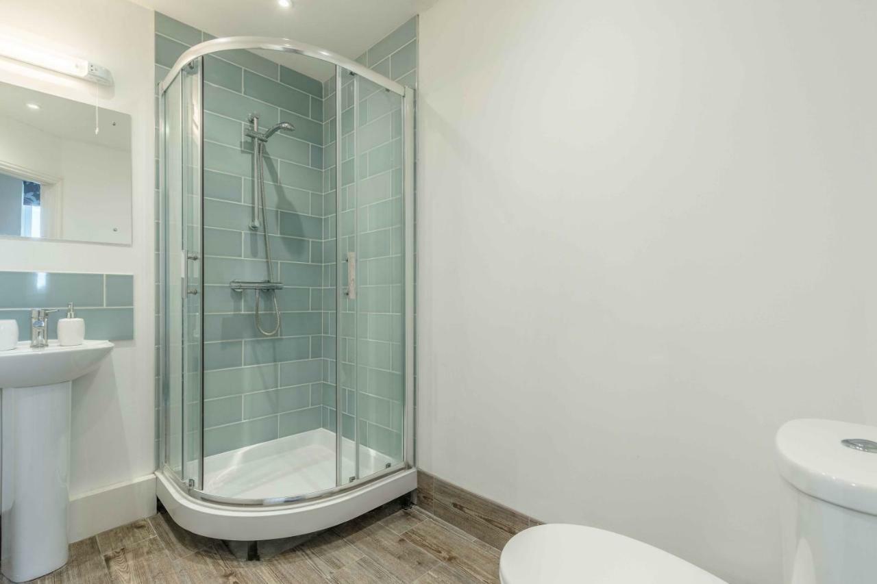 ווינדזור Modern Apartment Within Short Walk Of The Castle, High Street And Long Walk - Free Parking מראה חיצוני תמונה